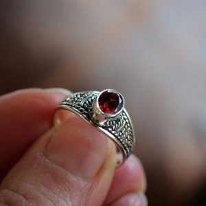 Gemstone Adira ring Garnet